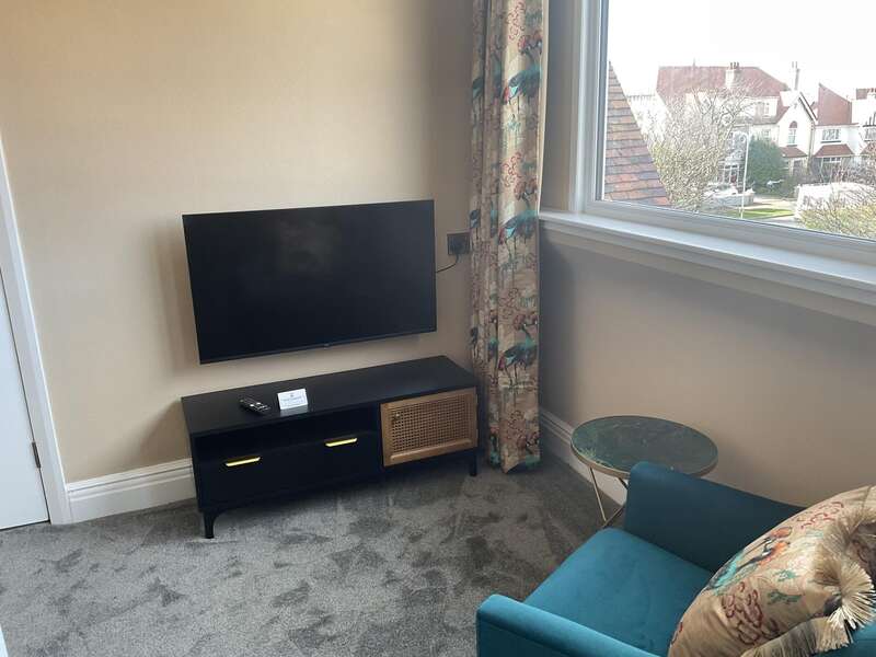 Room 5 - Suite